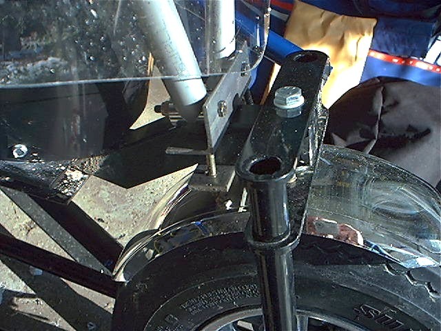 bpwindshield2.jpg (109046 bytes)